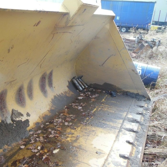 VOLVO 120L - Lžíce 3,8m3