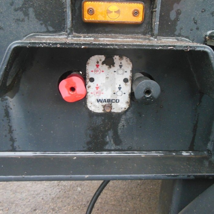 UMIKOV NPK 39, 2× ZDVIHACÍ NÁPRAVA, 8 KLANIC (OPĚR)