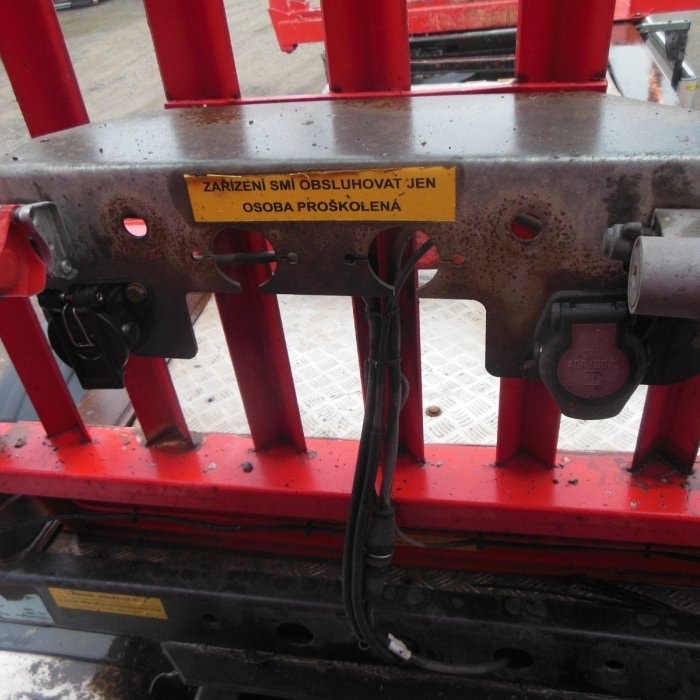 UMIKOV NPK 39, 2× ZDVIHACÍ NÁPRAVA, 8 KLANIC (OPĚR)