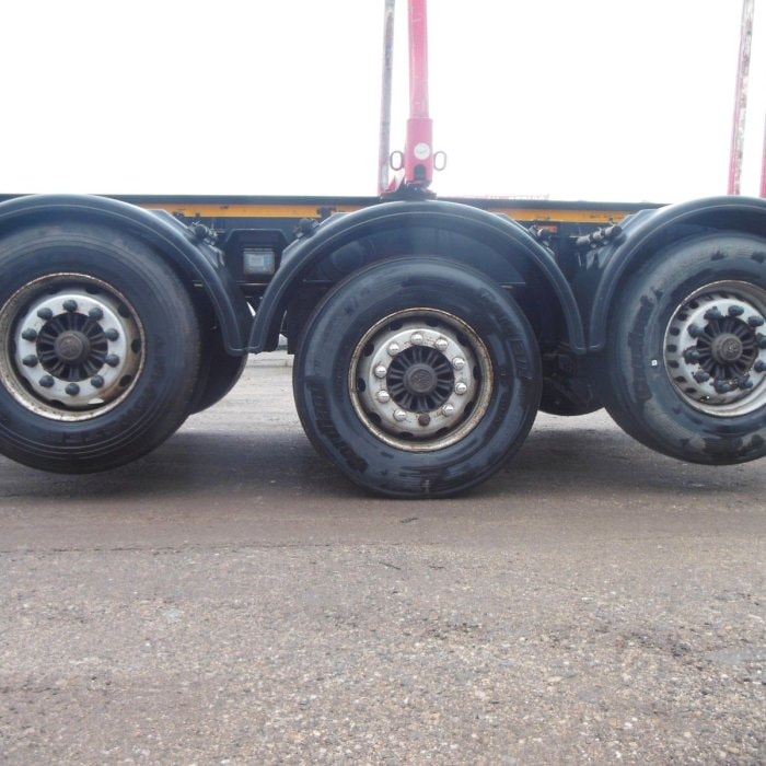 UMIKOV NPK 39, 2× ZDVIHACÍ NÁPRAVA, 8 KLANIC (OPĚR)