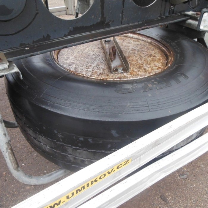 UMIKOV NPK 39, 2× ZDVIHACÍ NÁPRAVA, 8 KLANIC (OPĚR)