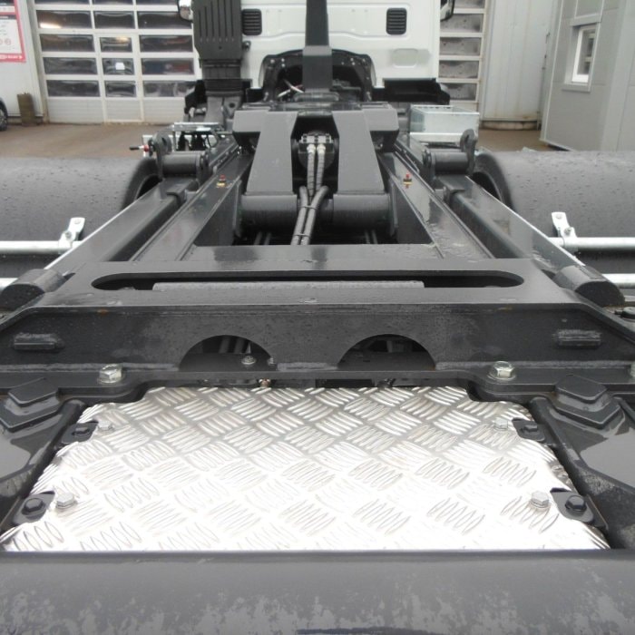 IVECO X-WAY AD 280X46, 6X2, STEERED/LIFT AXLE, TNH 20T, IMMEDIATE!