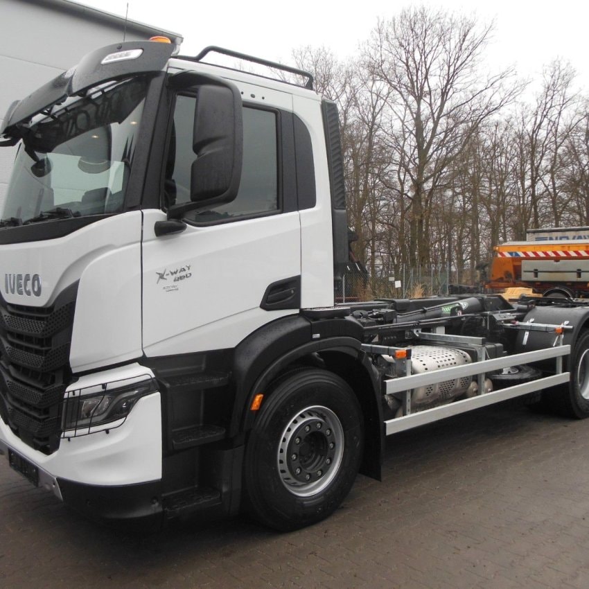 IVECO X-WAY AD 280X46, 6X2, STEERED/LIFT AXLE, TNH 20T, IMMEDIATE!