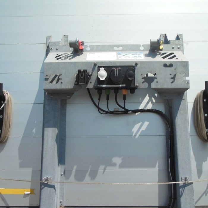 SCHWARZMUELLER S1, BOČNÍ STĚNY, BOX NA PALETY, ZDVIHACÍ NÁPRAVA, TOP STAV!!!