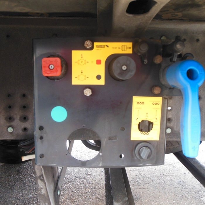 SCHMITZ SCB, BOX NA PALETY, ZDVIHACÍ NÁPRAVA