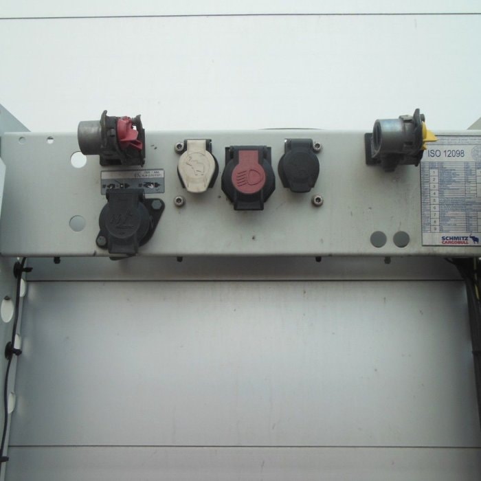 SCHMITZ SCB, BOX NA PALETY, ZDVIHACÍ NÁPRAVA