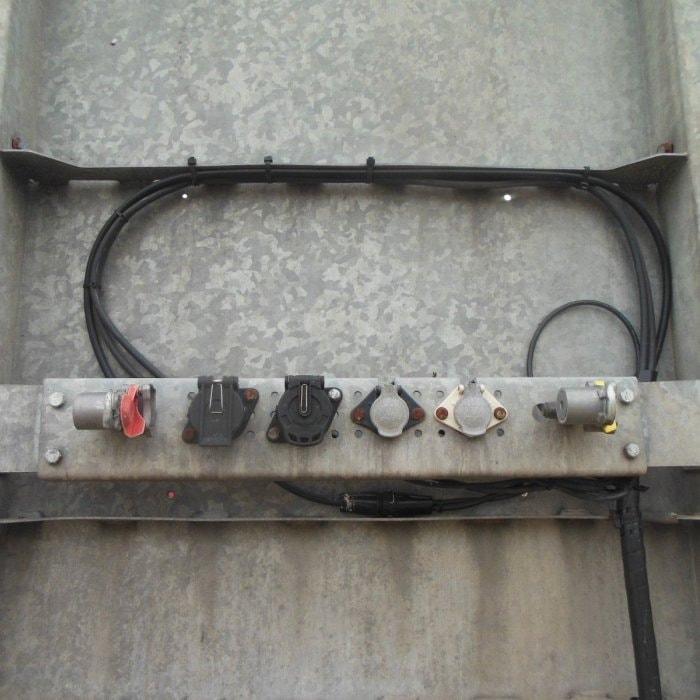 SVAN, NCH 303, NÁSTAVBA DOLL, 2× ZDVIHACÍ NÁPRAVA