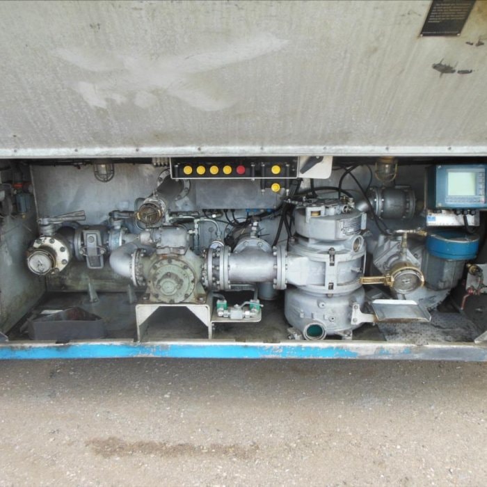 Willig-Haller, 24.589 l, 4 komory návěs pro nákladní přepravu