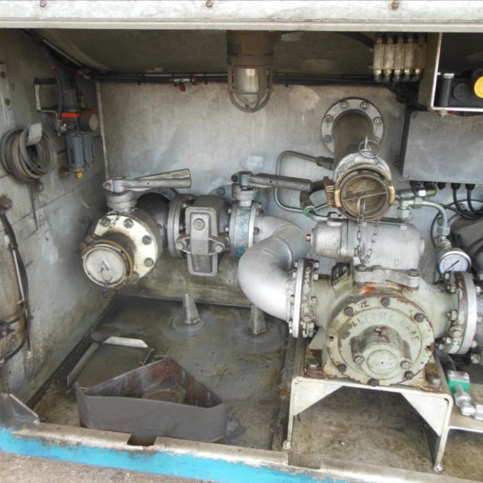 Willig-Haller, 24.589 l, 4 komory návěs pro nákladní přepravu