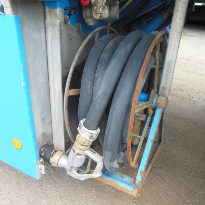 Willig-Haller, 24.589 l, 4 komory návěs pro nákladní přepravu