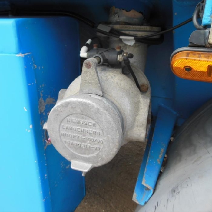 Willig-Haller, 24.589 l, 4 komory návěs pro nákladní přepravu