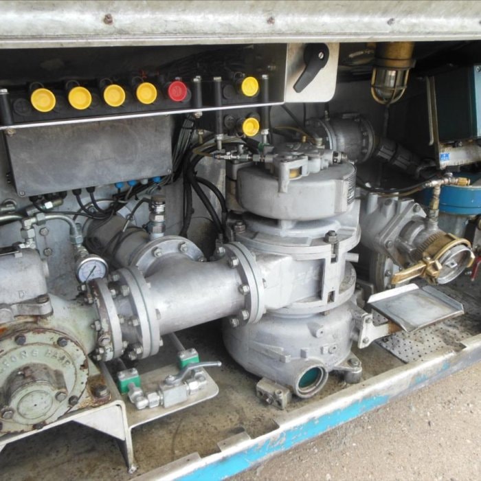 Willig-Haller, 24.589 l, 4 komory návěs pro nákladní přepravu