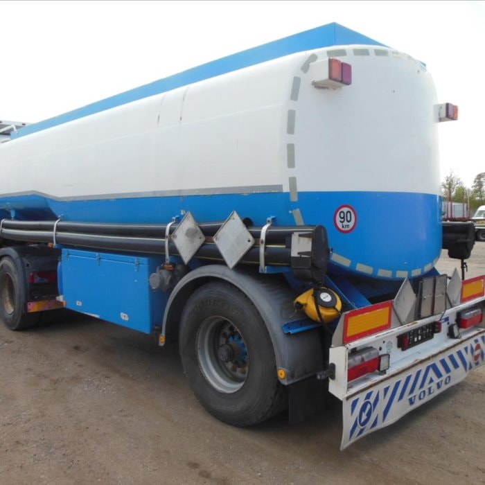 Willig-Haller, 24.589 l, 4 komory návěs pro nákladní přepravu