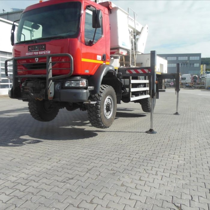 Renault Midlum 220.14,4x4, plošina čela Tel 18, izolovaná